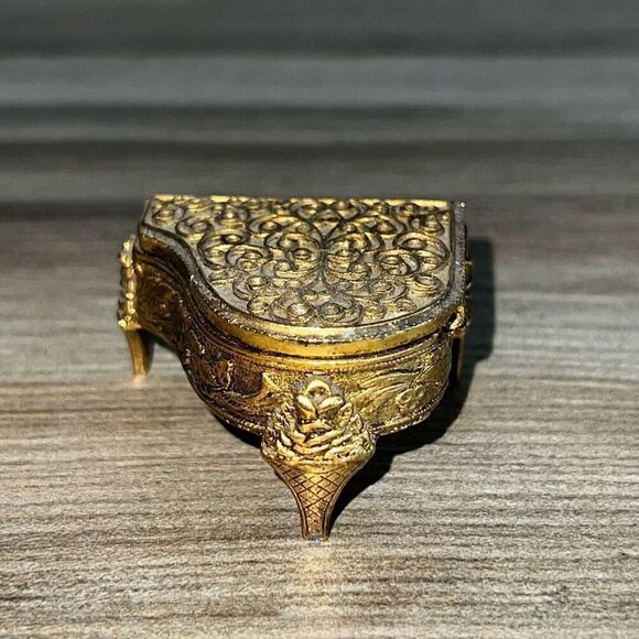 VTG AVON Solid Compact Baby Grand Piano Gold Tone Embossed Ornate Trinket Box - Picture 3 of 9